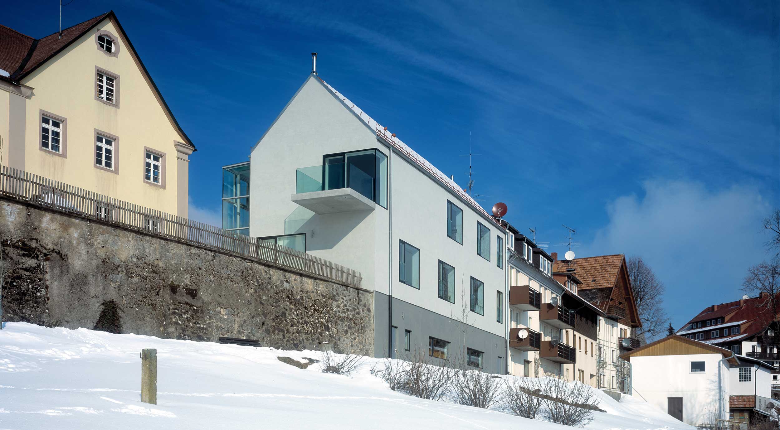 Klostermauer mit Galeriehaus